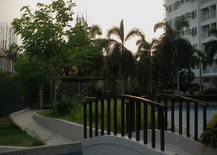 Apartment New 360 View Penthouse Near Alabang! 2b2b W Pool! *